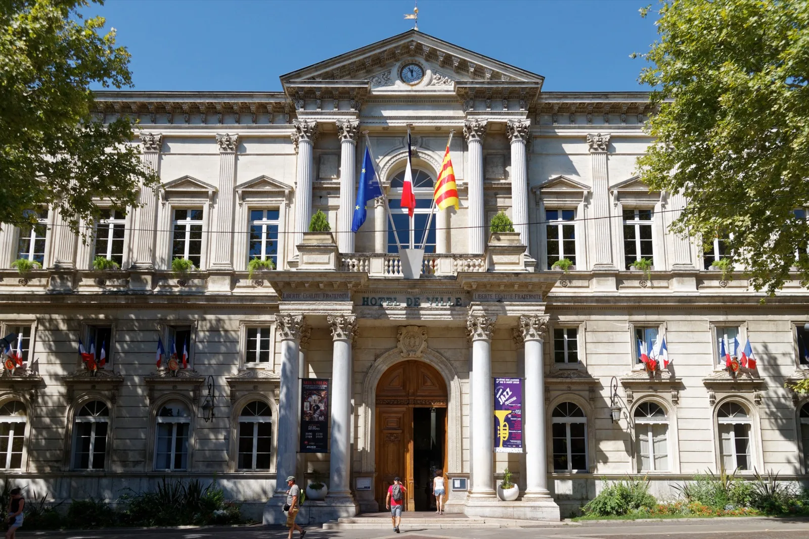 Façade de l'hôtel de ville d'Avignon, photographiée le 17 août 2018.